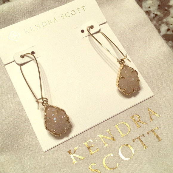Kendra Scott Jewelry - NWT Kendra Scott Carinne Earrings